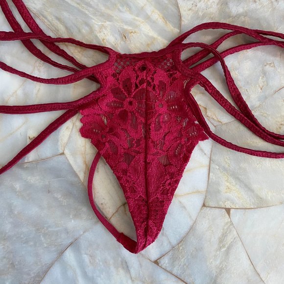 Rare VS Strappy V-String Thong Very Sexy Lace Medium Red Lace vintage - Picture 11 of 12